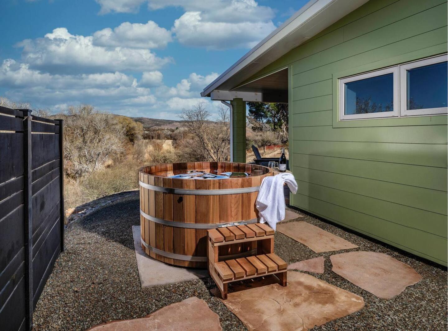 Pitchner Place Creekfront Hot Tub Fire Pit Cornville Экстерьер фото